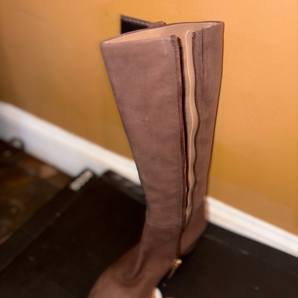 Ecco Women's Heeled Boots - Picture 6 of 15